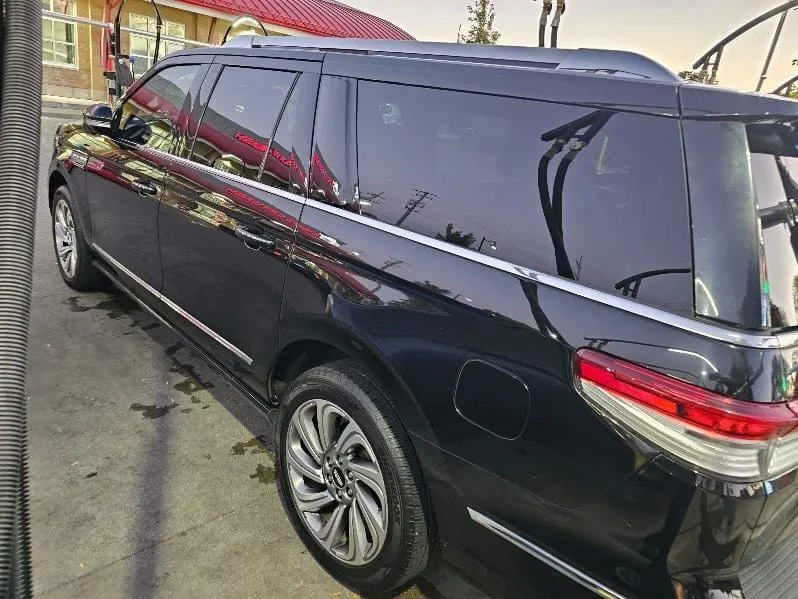 Lincoln Navigator beautiful exterior