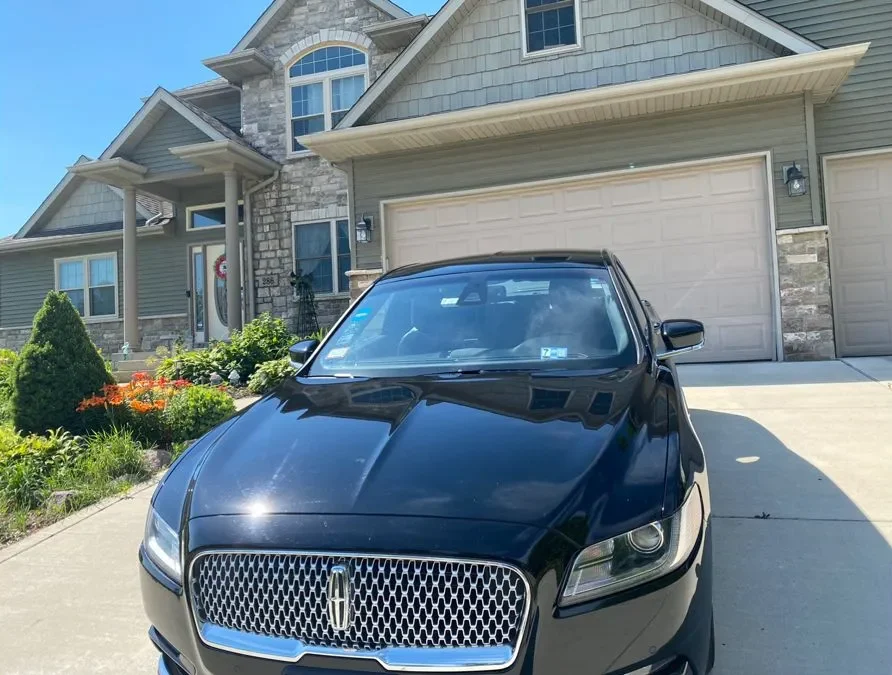 Lincoln Continental front view