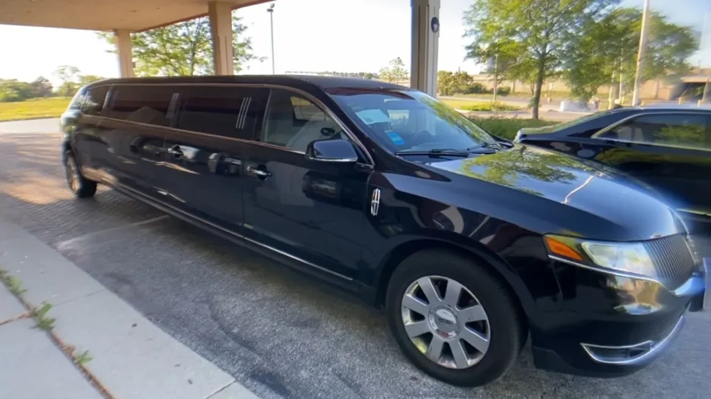 Lincon MKT Stretch Limo