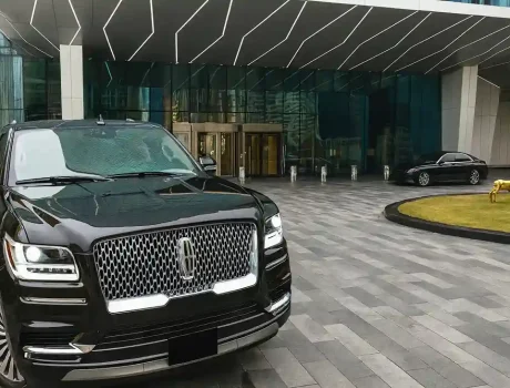 Navigator at building